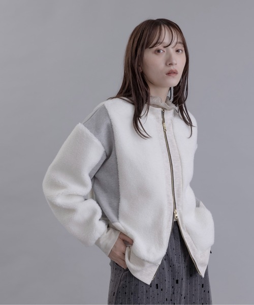 Eimee Law（エイミーロウ）の「パッチワーク 2WAYボアトップス（カーディガン/ボレロ・レディース・ライトグレー/チャコールグレー/アイボリー・FREE）」の13枚目の写真