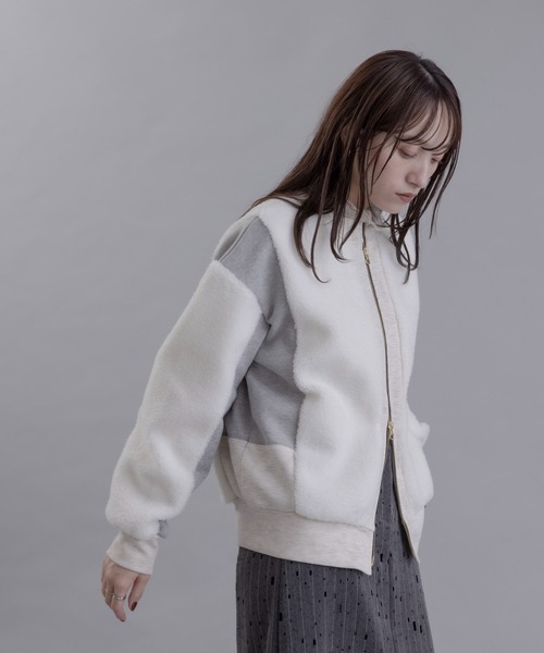 Eimee Law（エイミーロウ）の「パッチワーク 2WAYボアトップス（カーディガン/ボレロ・レディース・ライトグレー/チャコールグレー/アイボリー・FREE）」の14枚目の写真