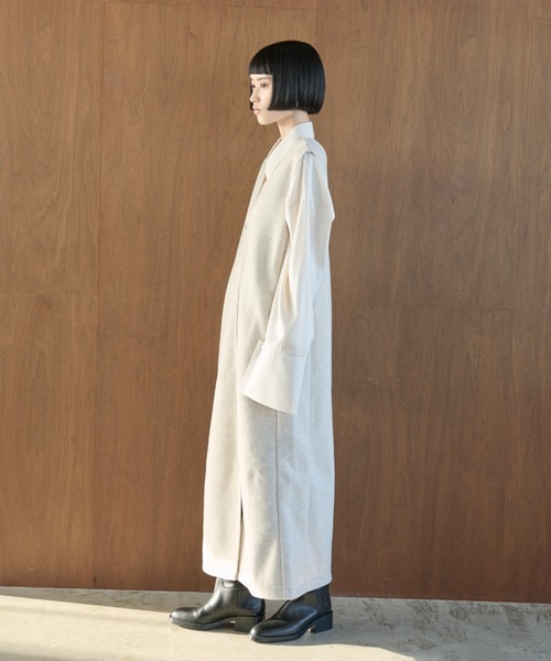 AIC.（エーアイシー）の「ディープVネックロングワンピース（ワンピース・レディース・アイボリー/チャコールグレー・FREE）」の5枚目の写真