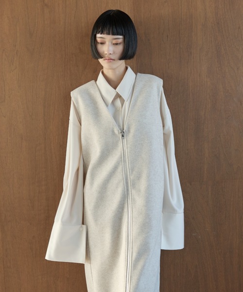 AIC.（エーアイシー）の「ディープVネックロングワンピース（ワンピース・レディース・アイボリー/チャコールグレー・FREE）」の10枚目の写真