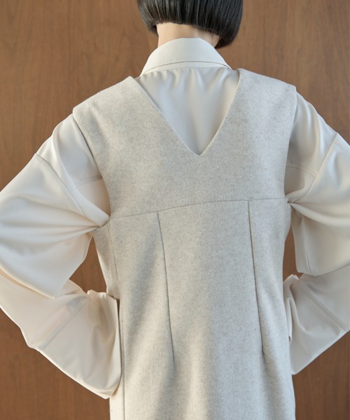 AIC.（エーアイシー）の「ディープVネックロングワンピース（ワンピース・レディース・アイボリー/チャコールグレー・FREE）」の15枚目の写真