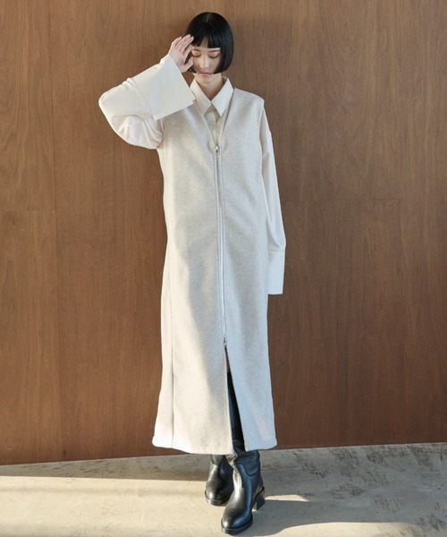 AIC.（エーアイシー）の「ディープVネックロングワンピース（ワンピース・レディース・アイボリー/チャコールグレー・FREE）」の8枚目の写真