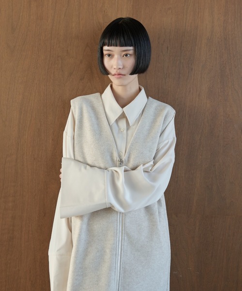 AIC.（エーアイシー）の「ディープVネックロングワンピース（ワンピース・レディース・アイボリー/チャコールグレー・FREE）」の12枚目の写真