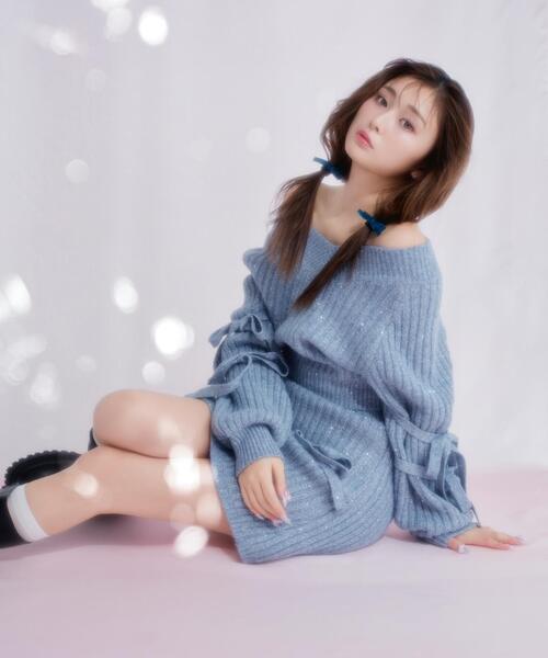 REDYAZEL（レディアゼル）の「【セットアップ可能】ラメスパンコールダブルリボンニット（ニット/セーター・レディース・ライトグレー/ベージュ/ブルー・FREE）」の4枚目の写真