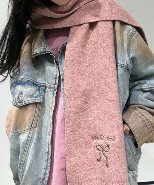 Vipoa（ヴィポア）の「リボン刺繍ニットマフラー（マフラー・レディース・ピンク/ブラウン/ブラック/アイボリー/レッド/ブルー/グレー・FREE）」の6枚目の写真