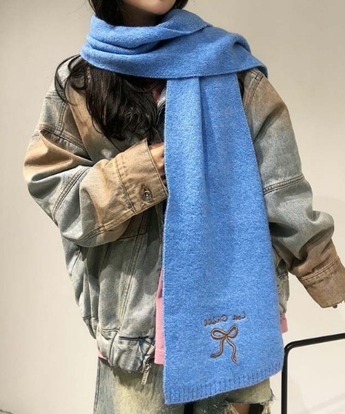 Vipoa（ヴィポア）の「リボン刺繍ニットマフラー（マフラー・レディース・ピンク/ブラウン/ブラック/アイボリー/レッド/ブルー/グレー・FREE）」の5枚目の写真