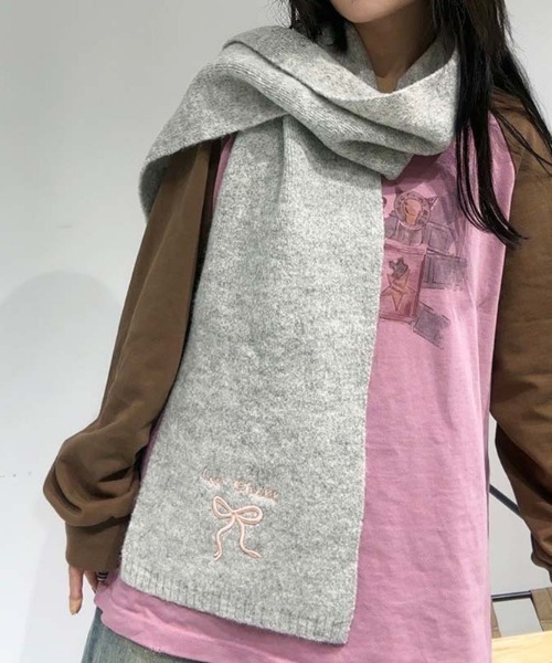 Vipoa（ヴィポア）の「リボン刺繍ニットマフラー（マフラー・レディース・ピンク/ブラウン/ブラック/アイボリー/レッド/ブルー/グレー・FREE）」の11枚目の写真