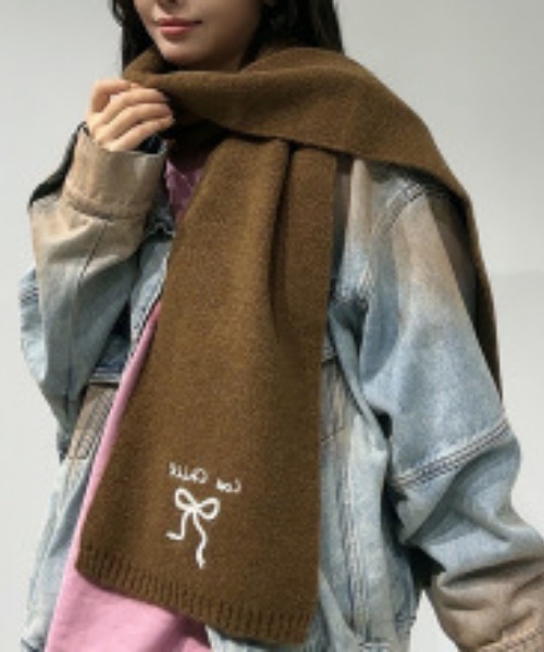 Vipoa（ヴィポア）の「リボン刺繍ニットマフラー（マフラー・レディース・ピンク/ブラウン/ブラック/アイボリー/レッド/ブルー/グレー・FREE）」の12枚目の写真