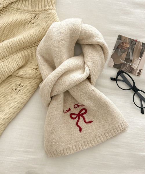 Vipoa（ヴィポア）の「リボン刺繍ニットマフラー（マフラー・レディース・ピンク/ブラウン/ブラック/アイボリー/レッド/ブルー/グレー・FREE）」の16枚目の写真