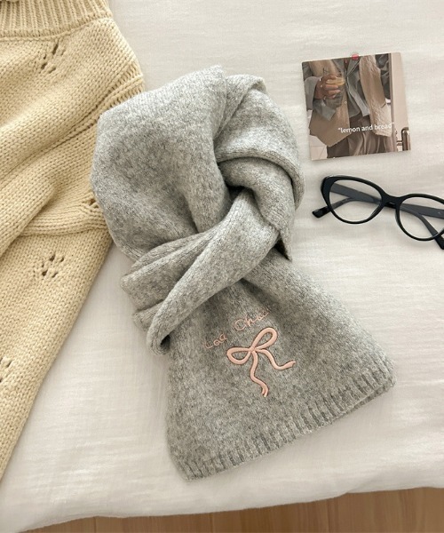 Vipoa（ヴィポア）の「リボン刺繍ニットマフラー（マフラー・レディース・ピンク/ブラウン/ブラック/アイボリー/レッド/ブルー/グレー・FREE）」の17枚目の写真