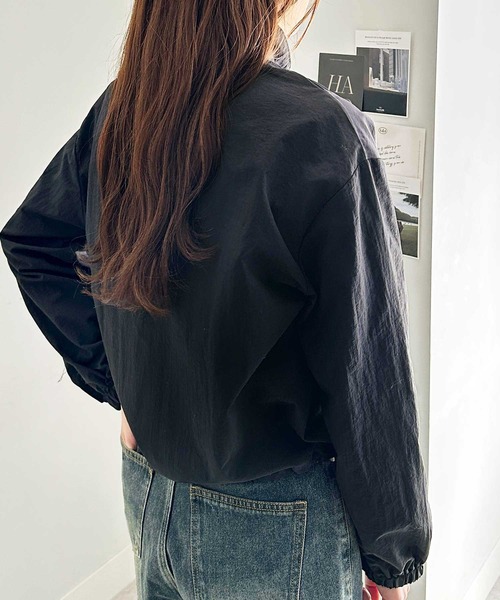 FIRST MOOD(ファーストムード)の「《FIRSTMOODコラボ》ハーフジップ配色ナイロン刺繍オーバーサイズブルゾン(ブルゾン・レディース・ベージュ/ブラック・LARGE/MEDIUM)」の8枚目の写真