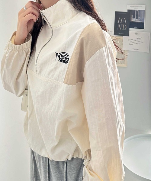 FIRST MOOD(ファーストムード)の「《FIRSTMOODコラボ》ハーフジップ配色ナイロン刺繍オーバーサイズブルゾン(ブルゾン・レディース・ベージュ/ブラック・LARGE/MEDIUM)」の12枚目の写真