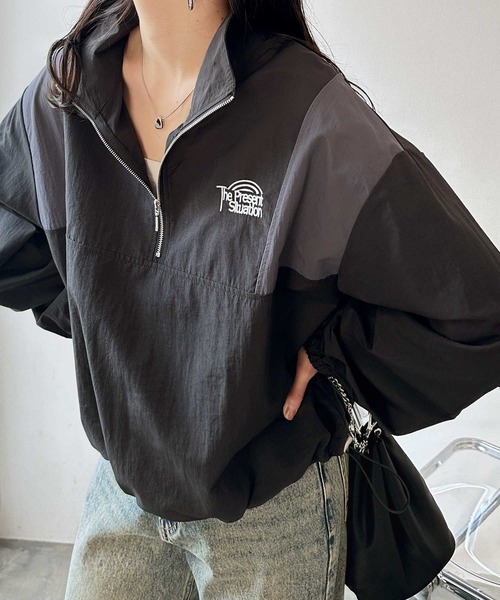 FIRST MOOD(ファーストムード)の「《FIRSTMOODコラボ》ハーフジップ配色ナイロン刺繍オーバーサイズブルゾン(ブルゾン・レディース・ベージュ/ブラック・LARGE/MEDIUM)」の14枚目の写真