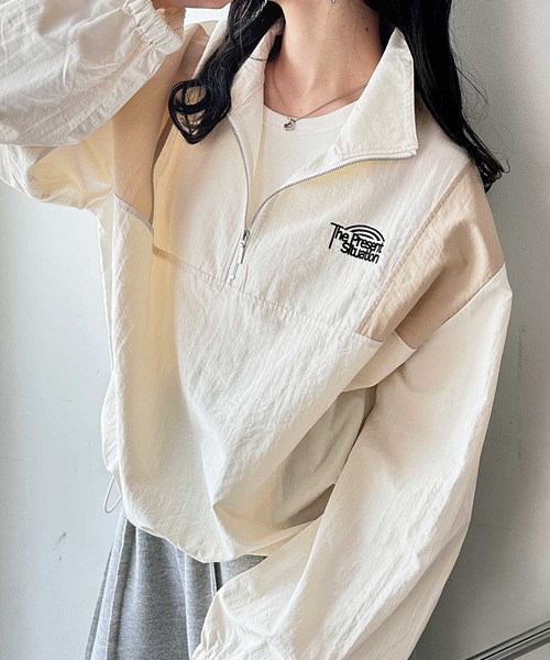 FIRST MOOD(ファーストムード)の「《FIRSTMOODコラボ》ハーフジップ配色ナイロン刺繍オーバーサイズブルゾン(ブルゾン・レディース・ベージュ/ブラック・LARGE/MEDIUM)」の18枚目の写真