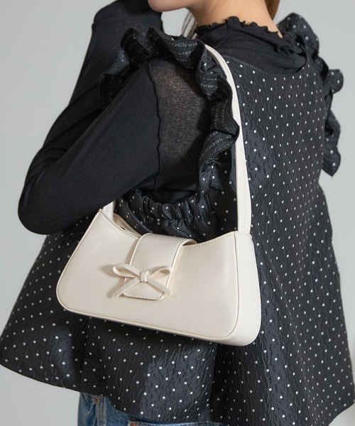 &. NOSTALGIA(アンドドットノスタルジア)の「【ZOZO限定】フラップリボンバッグ(ショルダーバッグ・レディース・ブラック/ホワイト・FREE)」の8枚目の写真