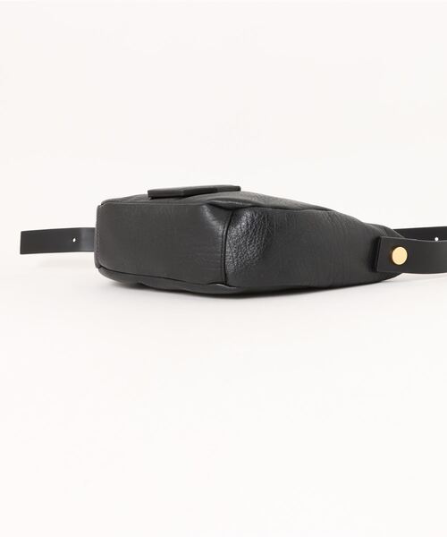ALLSAINTS(オールセインツ)の「MADEA LEATHER CROSSBODY BAG | MADEA レザー クロスボディ バッグ(ショルダーバッグ・レディース・ブラック・ONE SIZE)」の3枚目の写真