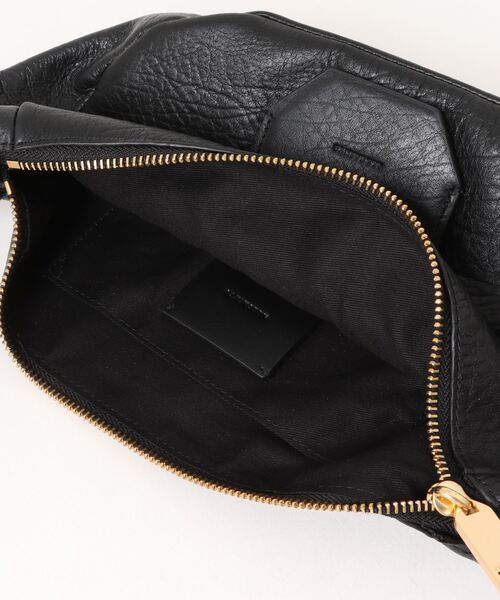 ALLSAINTS(オールセインツ)の「MADEA LEATHER CROSSBODY BAG | MADEA レザー クロスボディ バッグ(ショルダーバッグ・レディース・ブラック・ONE SIZE)」の4枚目の写真