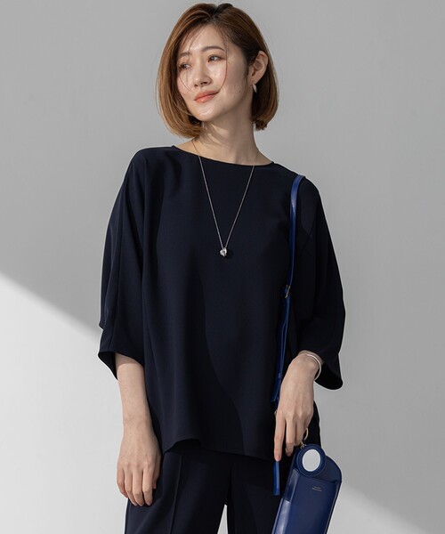 23区 S(ニジュウサンクチイサイサイズ)の「【吸水速乾/UVカット/接触冷感】ストレッチジョーゼット ドルマン カットソー(Tシャツ/カットソー・レディース・ベージュ系/ダークブラウン系/ネイビー系/ブラック系・32)」の4枚目の写真
