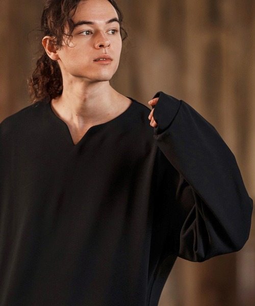 CAMBIO（カンビオ）の「mlt5074-キーネックサイドスリットカットソー（Tシャツ/カットソー・メンズ・アイボリー/グレイッシュベージュ/ブラック・M/L/XL）」の3枚目の写真