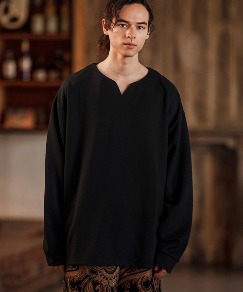 CAMBIO（カンビオ）の「mlt5074-キーネックサイドスリットカットソー（Tシャツ/カットソー・メンズ・アイボリー/グレイッシュベージュ/ブラック・M/L/XL）」の4枚目の写真