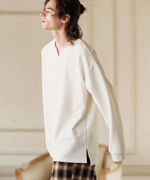 CAMBIO（カンビオ）の「mlt5074-キーネックサイドスリットカットソー（Tシャツ/カットソー・メンズ・アイボリー/グレイッシュベージュ/ブラック・M/L/XL）」の11枚目の写真