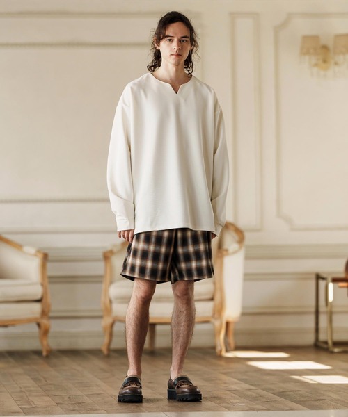 CAMBIO（カンビオ）の「mlt5074-キーネックサイドスリットカットソー（Tシャツ/カットソー・メンズ・アイボリー/グレイッシュベージュ/ブラック・M/L/XL）」の13枚目の写真