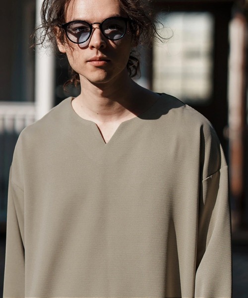 CAMBIO（カンビオ）の「mlt5074-キーネックサイドスリットカットソー（Tシャツ/カットソー・メンズ・アイボリー/グレイッシュベージュ/ブラック・M/L/XL）」の15枚目の写真