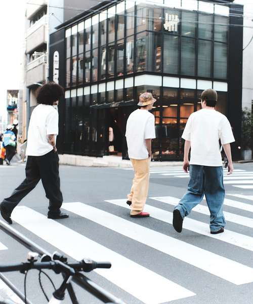 WISM（ウィズム）の「WISM BASIC TEE（Tシャツ/カットソー・メンズ・ホワイト/チャコールグレー・MEDIUM/LARGE）」の3枚目の写真