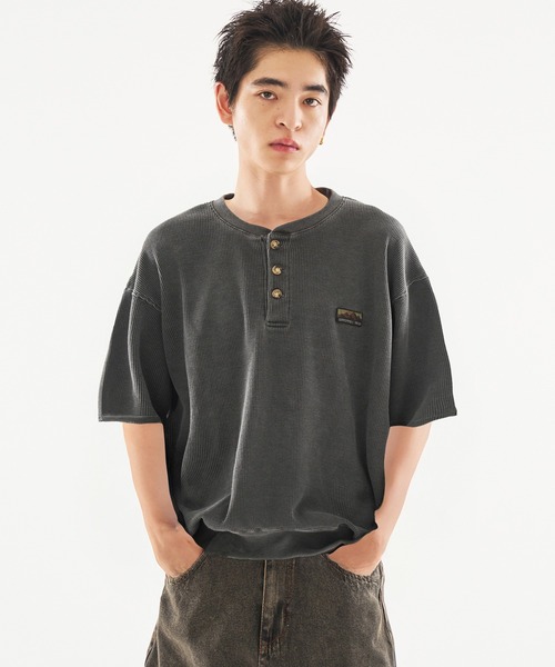 kutir(クティール)の「HENRY NECK PIGMENT PROCESSIN THERMAL TEE/ヘンリーネックピグメント加工サーマルTEE(Tシャツ/カットソー・メンズ・ブラック/ネイビー/杢グレー・MEDIUM/LARGE)」の2枚目の写真