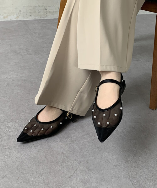 Thevon（ゼボン）の「シアーパールパンプス（サンダル・レディース・アイボリー/ブラック・M/L）」の2枚目の写真