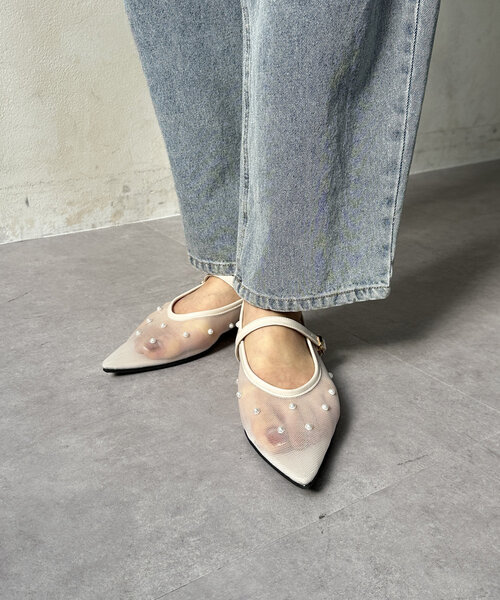 Thevon（ゼボン）の「シアーパールパンプス（サンダル・レディース・アイボリー/ブラック・M/L）」の3枚目の写真