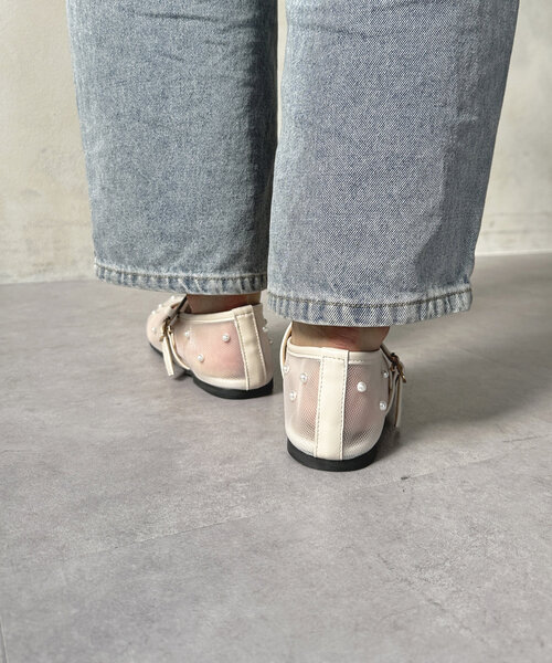 Thevon（ゼボン）の「シアーパールパンプス（サンダル・レディース・アイボリー/ブラック・M/L）」の5枚目の写真