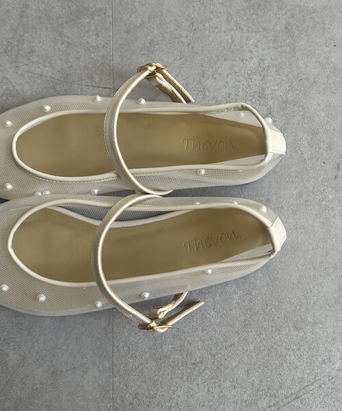 Thevon（ゼボン）の「シアーパールパンプス（サンダル・レディース・アイボリー/ブラック・M/L）」の8枚目の写真