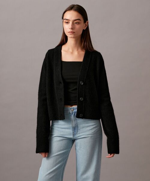 Calvin Klein(カルバン・クライン)の「クラシック トラッカー Vネックカーディガン(カーディガン/ボレロ・レディース・アイボリー/ブラック/イエロー系その他・S/M/XS)」の2枚目の写真