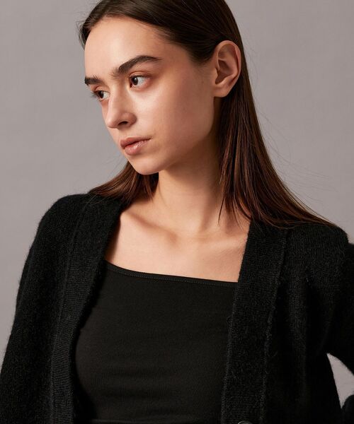 Calvin Klein(カルバン・クライン)の「クラシック トラッカー Vネックカーディガン(カーディガン/ボレロ・レディース・アイボリー/ブラック/イエロー系その他・S/M/XS)」の4枚目の写真