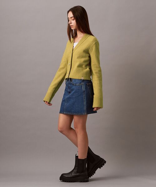 Calvin Klein(カルバン・クライン)の「クラシック トラッカー Vネックカーディガン(カーディガン/ボレロ・レディース・アイボリー/ブラック/イエロー系その他・S/M/XS)」の11枚目の写真