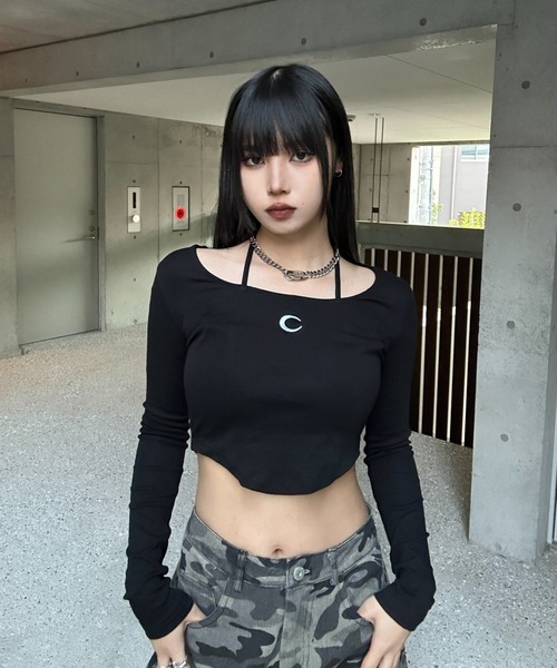 KsG（ケーエスジー）の「クロップドムーンロゴトップス（Tシャツ/カットソー・レディース・ブラック・LARGE/MEDIUM/SMALL）」の2枚目の写真