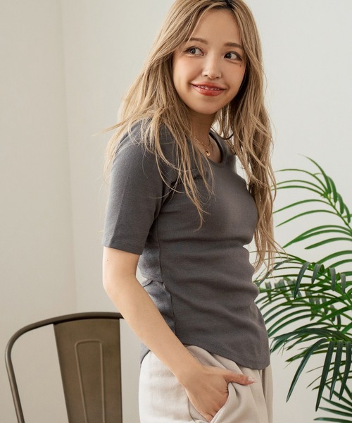anap mimpi(アナップミンピ)の「バックオープン テレコ リブ カップ付き 半袖 Tシャツ(Tシャツ/カットソー・レディース・キナリ/ダークグレー・FREE)」の11枚目の写真