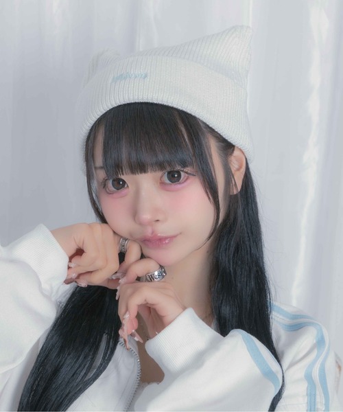 Whinny（ホワイニー）の「Whinny/《予約受付中★》くつろぎねこパンチ帽（ニットキャップ/ビーニー・レディース・ホワイト/ブラック/グレー・FREE）」の2枚目の写真