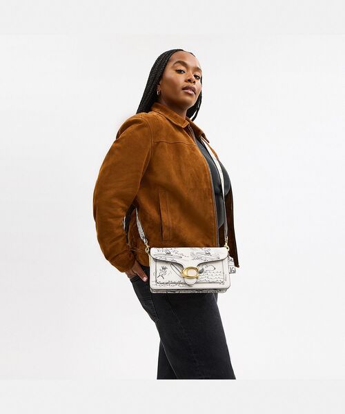 COACH × PEANUTS タビーショルダー26 ニュースペーパープリント COACH｜【公式】【COACH X PEANUTS】タビー ショルダー バッグ