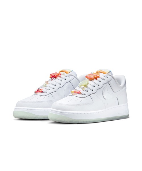NIKE(ナイキ)の「AIR FORCE 1 '07 LX(スニーカー・メンズ・ホワイト系その他・24.5cm/24.0cm/23.5cm/23.0cm)」の1枚目の写真