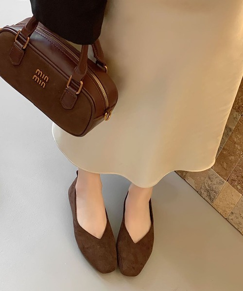 LOWO（ロワ）の「スクエアトゥ Vカット フラットシューズ バレエシューズ ローヒール パンプス（パンプス・レディース・ブラック/イエロー/レッド/ブラウン/ベージュ・35(22.5)/36(23)/38(24)/37(23.5/39(24.5/40(25)）」の9枚目の写真