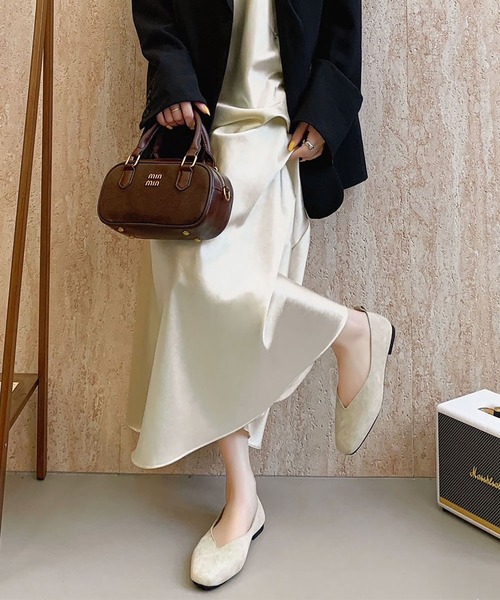 LOWO（ロワ）の「スクエアトゥ Vカット フラットシューズ バレエシューズ ローヒール パンプス（パンプス・レディース・ブラック/イエロー/レッド/ブラウン/ベージュ・35(22.5)/36(23)/38(24)/37(23.5/39(24.5/40(25)）」の10枚目の写真