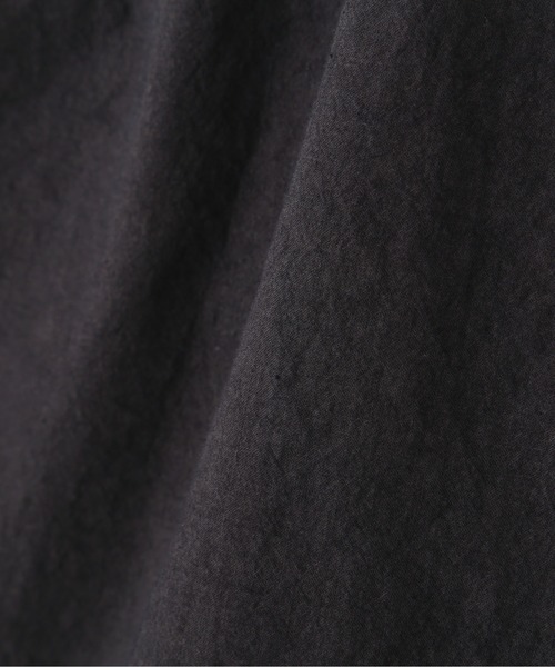 MHL.（エムエイチエル）の「GARMENT DYE PLAIN POPLIN（シャツ/ブラウス・メンズ・チャコール/ベージュ・LARGE/MEDIUM）」の4枚目の写真