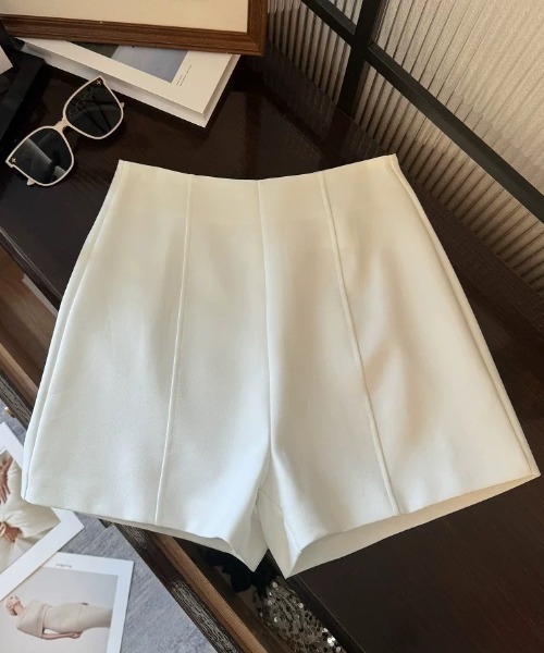 ampm(エーエムピーエム)の「韓国風美脚ハイウエストショートパンツ(その他パンツ・レディース・ホワイト/ブラック/グレー・S/M/L)」の6枚目の写真