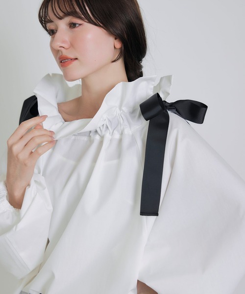 PICCIN PERLA（ピッチンペルラ）の「ダブルリボンザビエルブラウス（シャツ/ブラウス・レディース・ブラック/オフホワイト・M）」の2枚目の写真