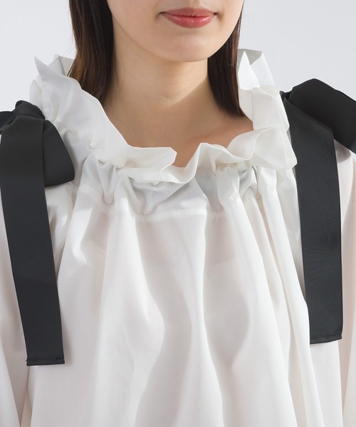 PICCIN PERLA（ピッチンペルラ）の「ダブルリボンザビエルブラウス（シャツ/ブラウス・レディース・ブラック/オフホワイト・M）」の3枚目の写真