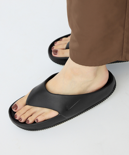 IENA（イエナ）の「NIKE/ナイキ W CALM FLIP FLOP サンダル FD4115（サンダル・レディース・ブラック/アイボリー・22cm/23cm/24cm/25cm）」の4枚目の写真