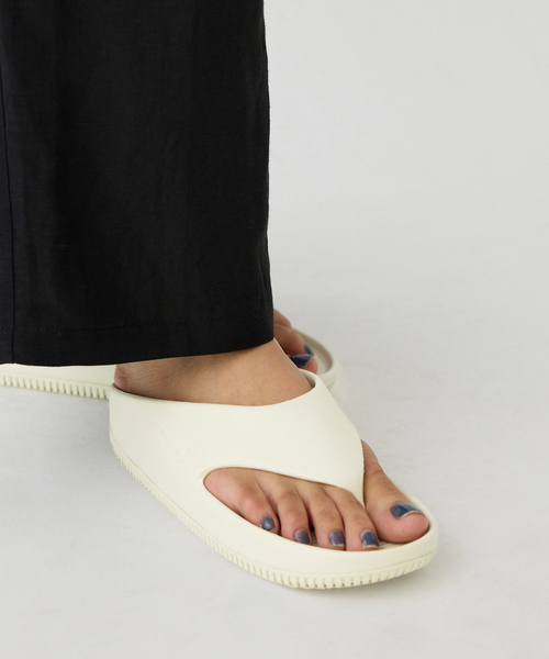 IENA（イエナ）の「NIKE/ナイキ W CALM FLIP FLOP サンダル FD4115（サンダル・レディース・ブラック/アイボリー・22cm/23cm/24cm/25cm）」の8枚目の写真
