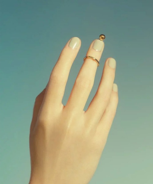 MAM（マム）の「「MAM/マム」ネイルリング Makeup 466 MIDI RING / GOLD（リング・レディース・ゴールド・ONE SIZE）」の2枚目の写真